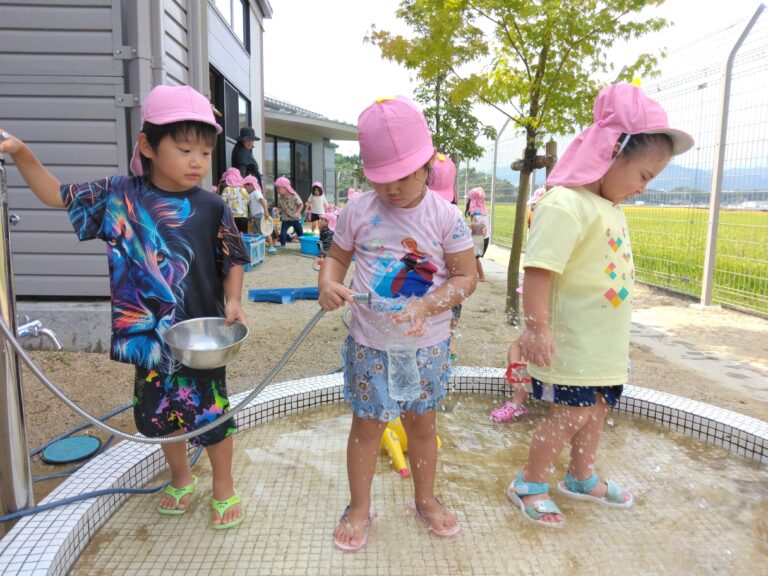３歳児　にじ・かぜチーム　「水を出したら・・」
