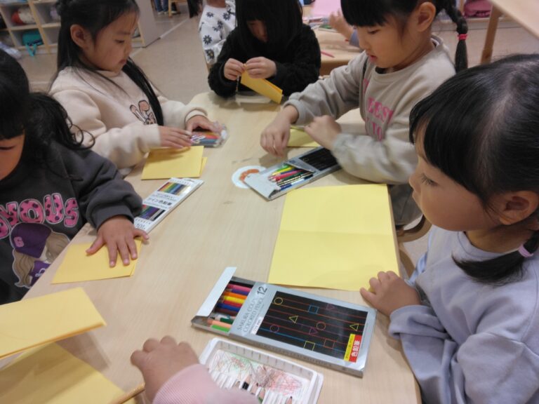 4歳児　いるかチーム「イメージを形に」