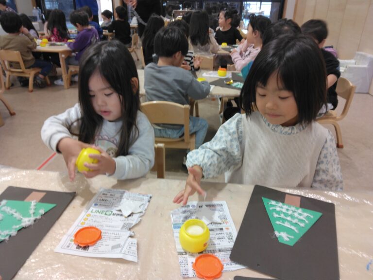 3歳児　にじ・かぜチーム「もうすぐ楽しみクリスマス」