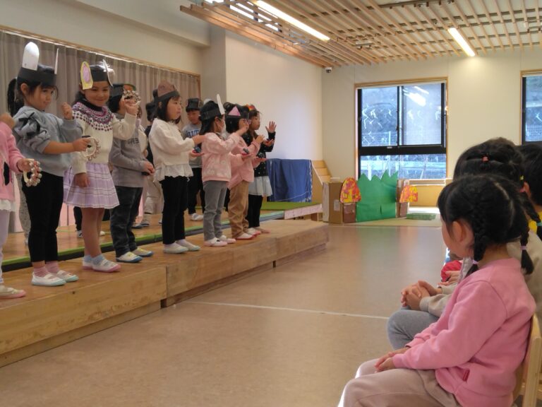 ４歳児　つきいるかチーム・そらいるかチーム「一緒に」