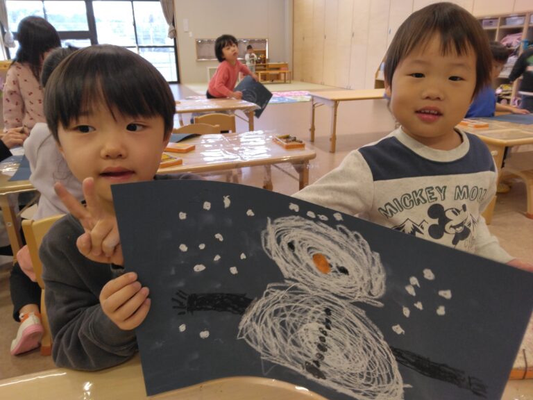 ３歳児　にじ・かぜチーム「雪でいっぱい遊んだよ」